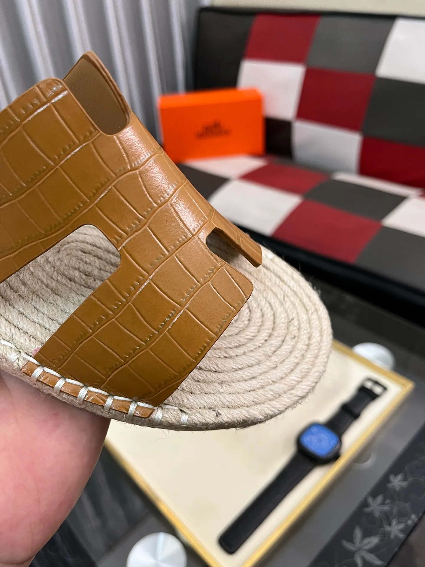 Men's shoes 💰340⌚️⌚️《HERMES》Hermes 💁♂️Men's casual slippers, compare the quality at the counter🧚🏿♂️ The upper layer has a stone pattern with clear texture, showing high-end, high-end, comfortable to wear and versatile. Purely hand-pulled, raw rubber breathable outsole, breathable and comfortable lambskin lining, 100% comfortable density, original rubber outsole wear-resistant code number 38-44. Can be customized 45-46-47